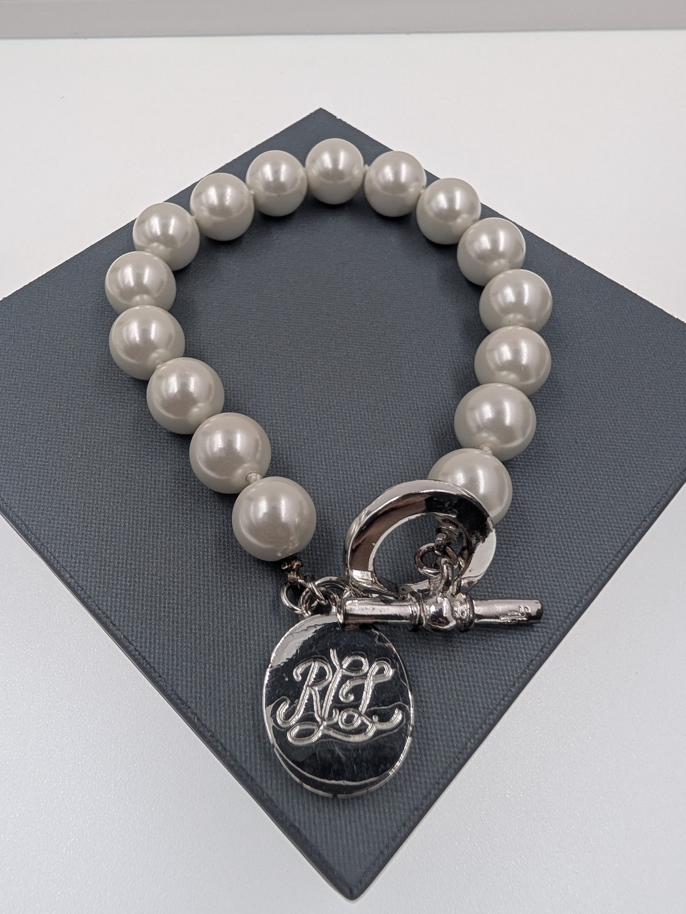 LRL Lauren Ralph Lauren White Pearl Beaded Toggle Bracelet Silver Hardware 0231